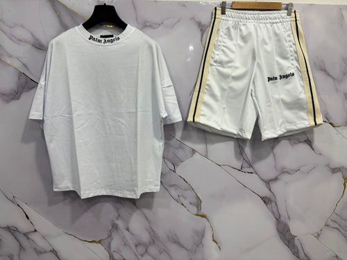 Stylish COMPLETO PALM white t-shirt and shorts set, perfect for casual summer looks.