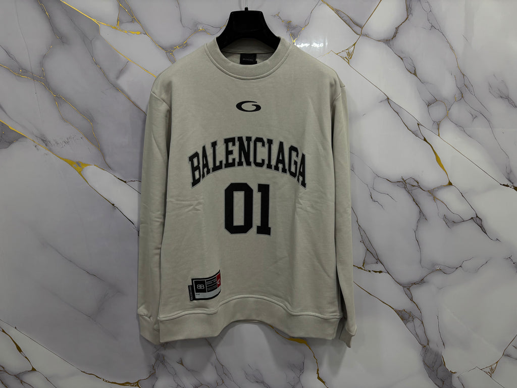 FELPA BALENCIAGA 01 sweatshirt displayed against a marble background.