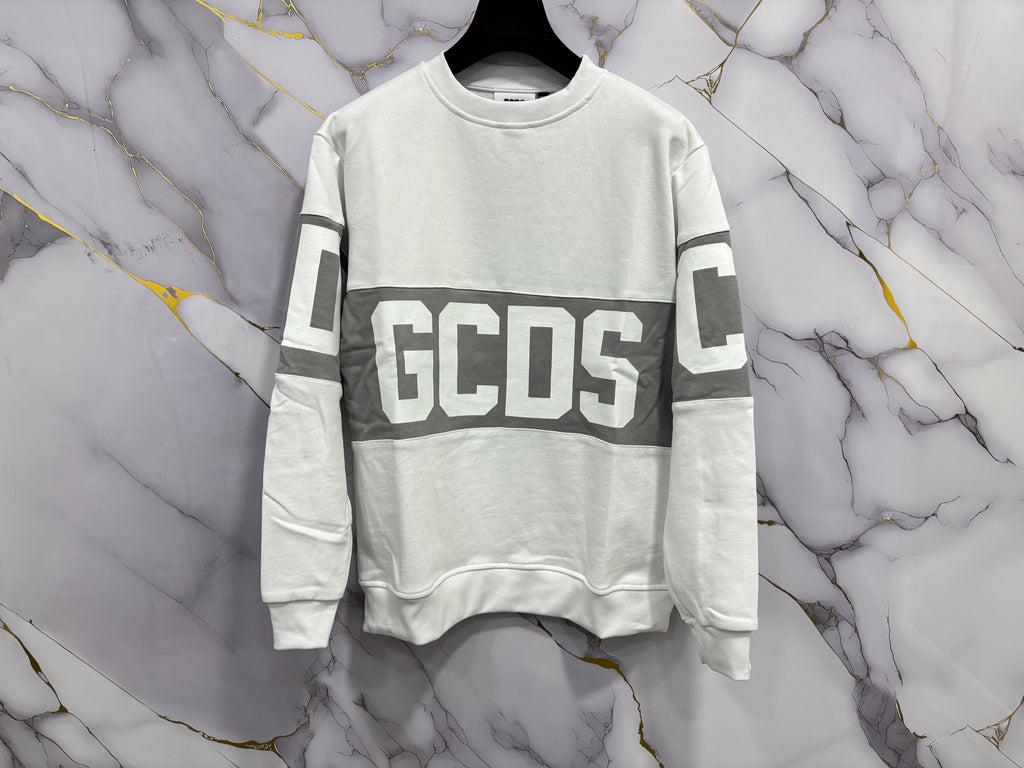 FELPA GCDS GIROCOLLO displayed on a hanger with a stylish marble background, highlighting its unique design.