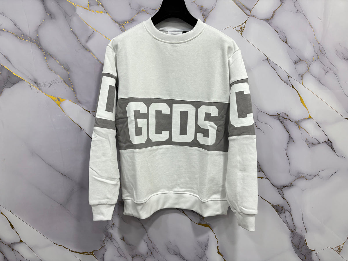 FELPA GCDS GIROCOLLO displayed on a hanger with a stylish marble background, highlighting its unique design.