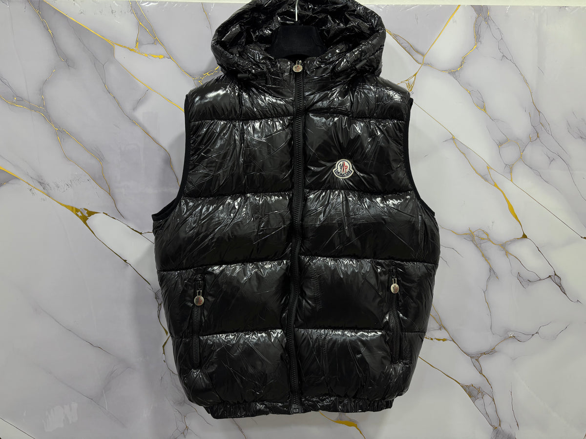 Stylish SMANICATO MONCLER vest in glossy black, perfect for layering and winter outfits.